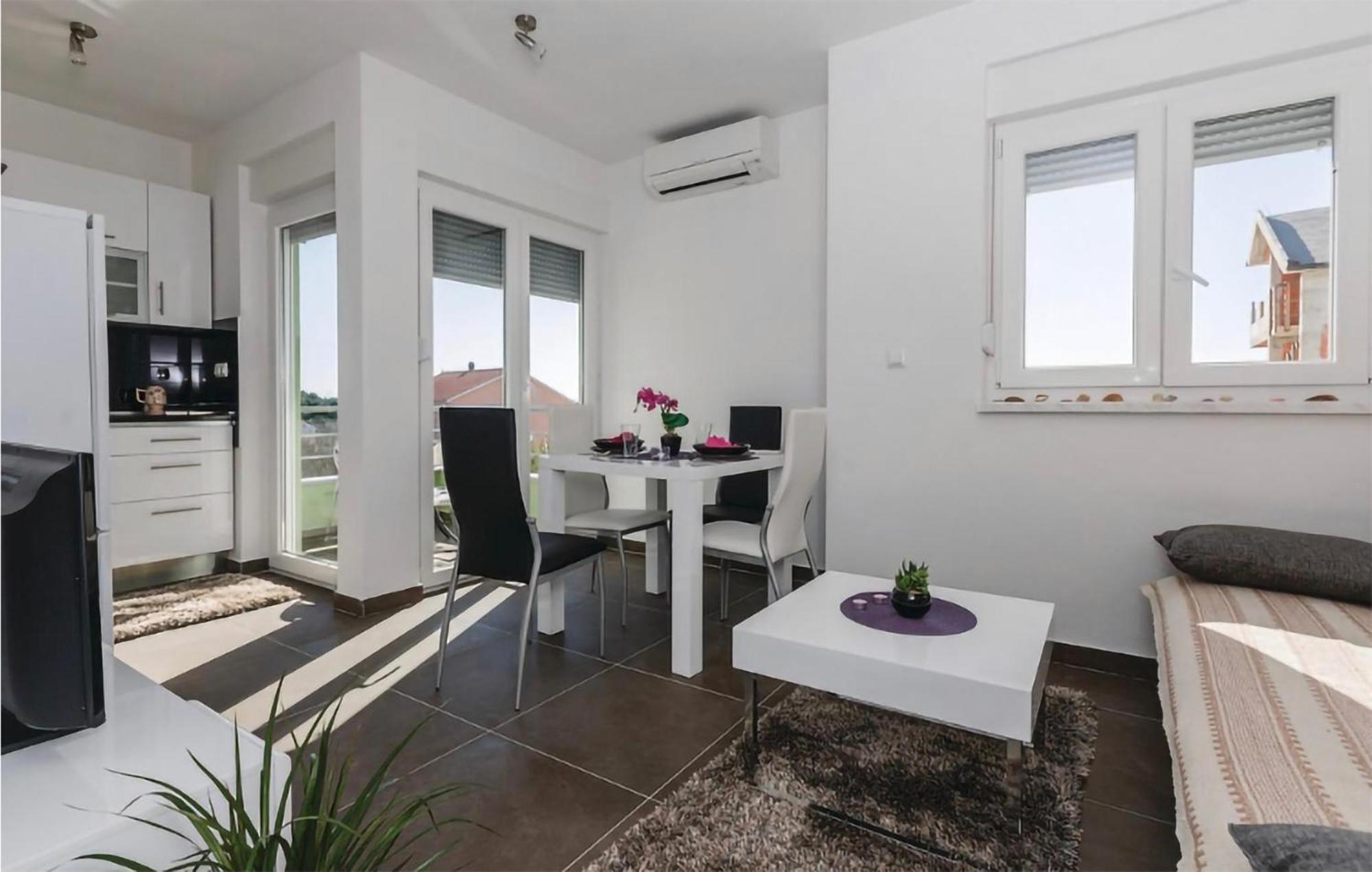 Amazing Apartment In Saldun With Wifi Trogir Luaran gambar